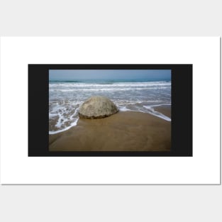 Moeraki Boulder. Posters and Art